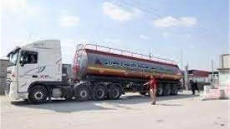 دخول 7 شاحنات محملة بالوقود إلى قطاع غزة عبر معبر رفح