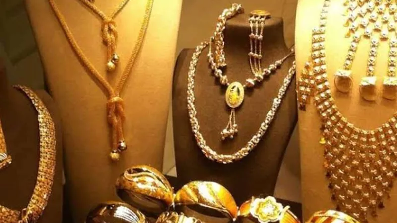 ارتفاعات طفيفة بأسعار الذهب.. والجنيه يتخطى الـ 22000