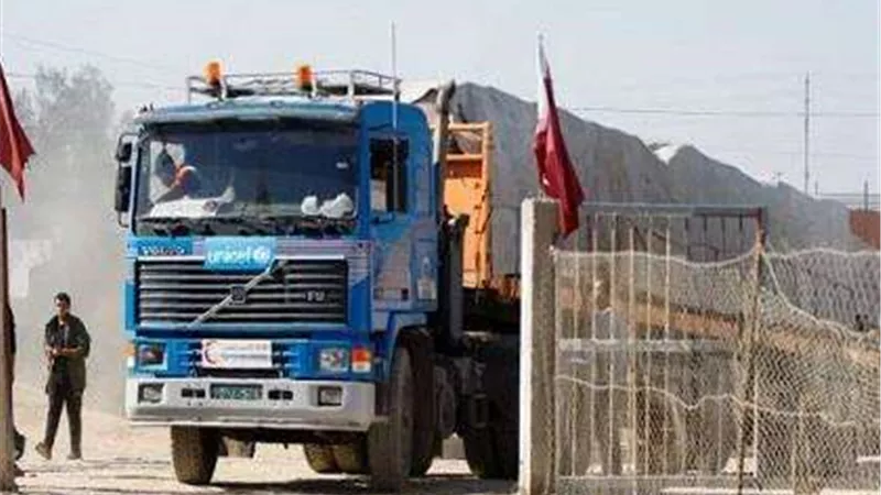 دخول 6 شاحنات وقود إلى قطاع غزة من معبر رفح  تقل 129 ألف لتر سولار و80 ألف غاز