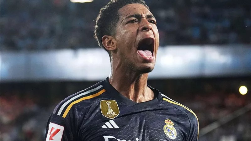الساحر بلينجهام يتقدم بريال مدريد للصدارة مؤقتًا بعد فوزه أمام قادش