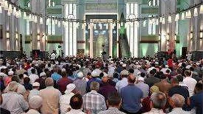 الأزهر للفتوى يحذر من هذا الفعل أثناء صلاة الجمعة