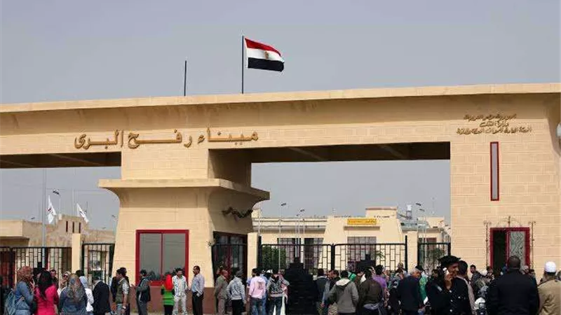 الأمن المصري يتحرك من معبر رفح لاستلام المحتجزين الإسرائيليين