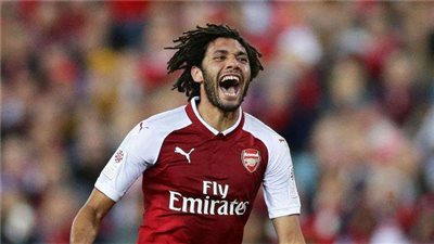 لاعب أرسنال الإنجليزي يدلي بصوته في الانتخابات الرئاسية