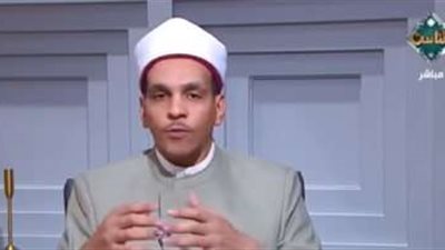 رأي الشرع في وضع حاجز خشبي أمام المصلي.. أمين الفتوى يجيب