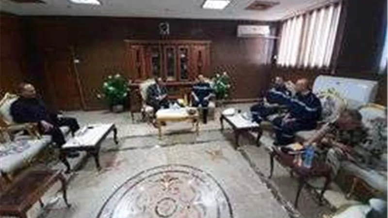 شوشة يستقبل قائد السفينة الطبية الفرنسية التي ترسو بميناء العريش