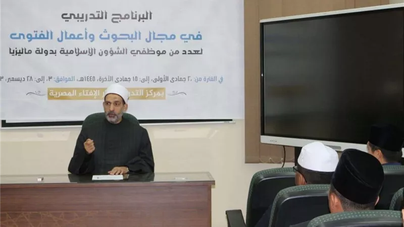 شوقي علام: دار الإفتاء تقوم بمهمتها في توضيح صحيح الدين وتدريب المفتين