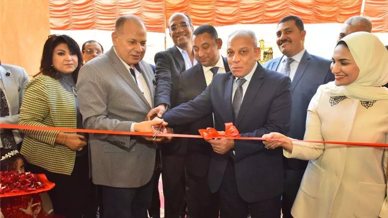 محافظ أسيوط ورئيس هيئة تنمية الصعيد يفتتحان المُجمع الصناعي الحرفي بمركز 