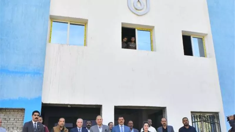 محافظ أسيوط يتفقد التشطيبات النهائية لوحدة طب أسرة الغريب
