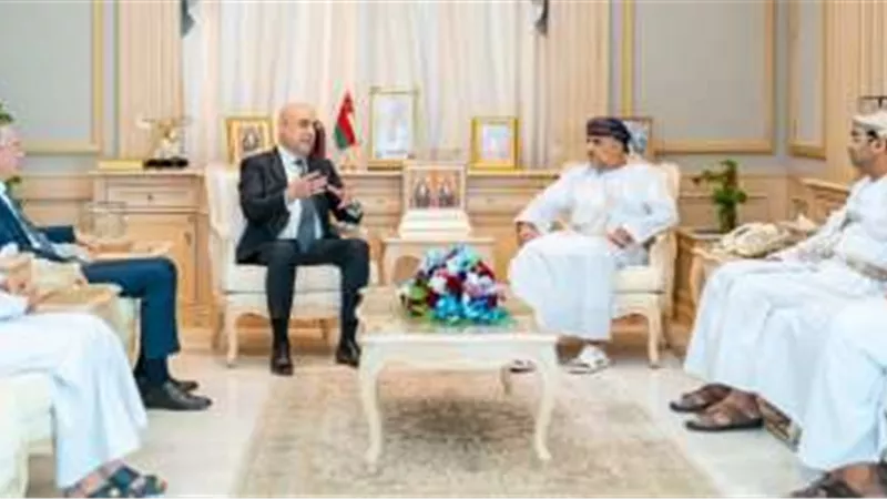 وزير الإسكان يبحث سبل التعاون المشترك مع نظيرة العماني