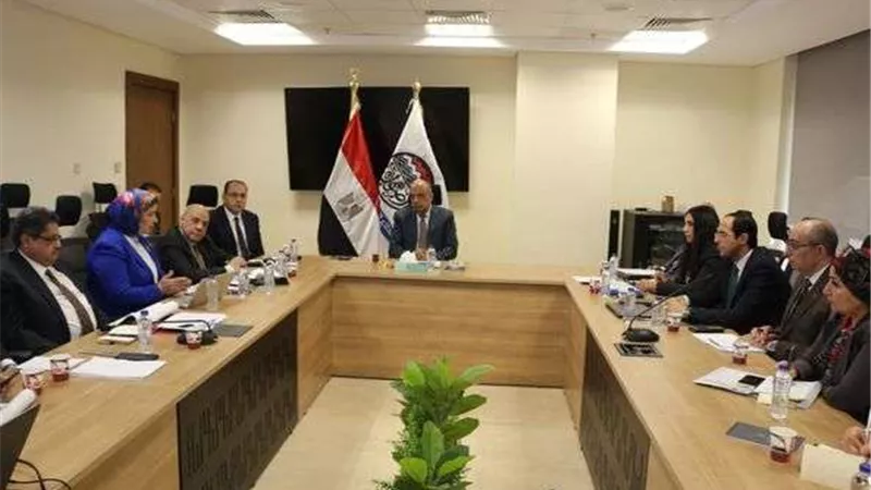 وزير قطاع الأعمال يوجه بضرورة الالتزام بالجدول الزمني لتوطين التكنولوجيا الحديثة