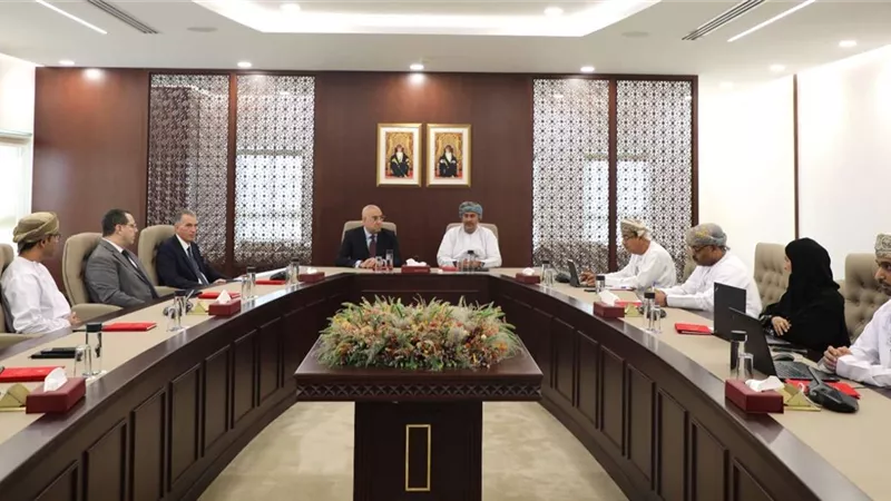 ​وزير الإسكان يلتقي رئيس الهيئة العامة للمناطق الاقتصادية والمناطق الحرة العماني
