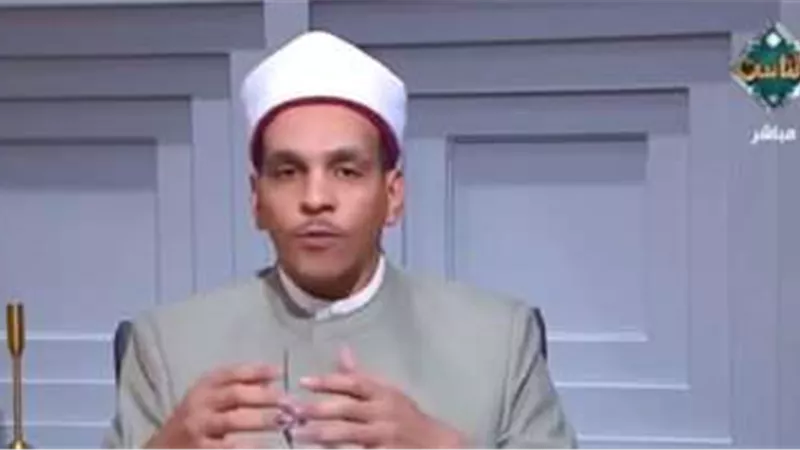 رأي الشرع في وضع حاجز خشبي أمام المصلي.. أمين الفتوى يجيب