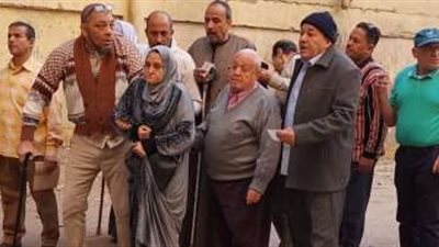 ذوو الهمم فى مقدمة الطوابير أمام اللجان بمنشأه البكارى للمشاركة بانتخابات الرئاسة
