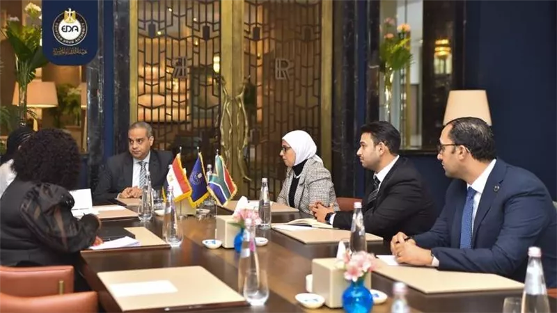 رئيس هيئة الدواء يلتقي عددًا من مسئولي الهيئات المناظرة بالدول الأفريقية