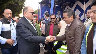 محافظ أسيوط يتفقد بعض لجان الانتخابات الرئاسية.. ويشيد بمشاركة المرأة وكبار السن