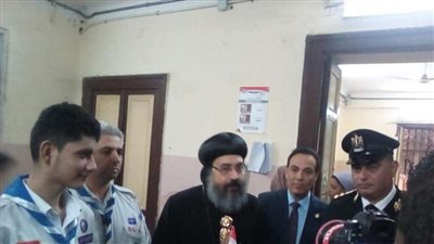 أسقف عام كنائس عين شمس يصوت في انتخابات الرئاسة.. ويؤكد «مشهد حضاري»