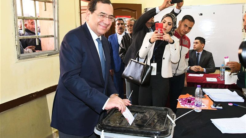 وزير البترول يدلي