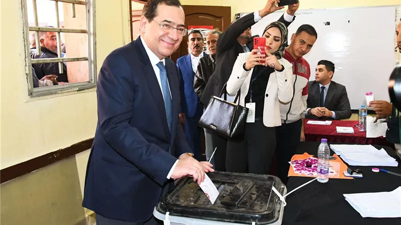 وزير البترول يدلي بصوته ببولاق أبو العلا في الانتخابات الرئاسية 2024