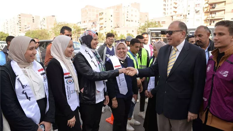 محافظ أسيوط يدلي بصوته في الانتخابات الرئاسية ويلتقي رئيس لجنة الانتخابات
