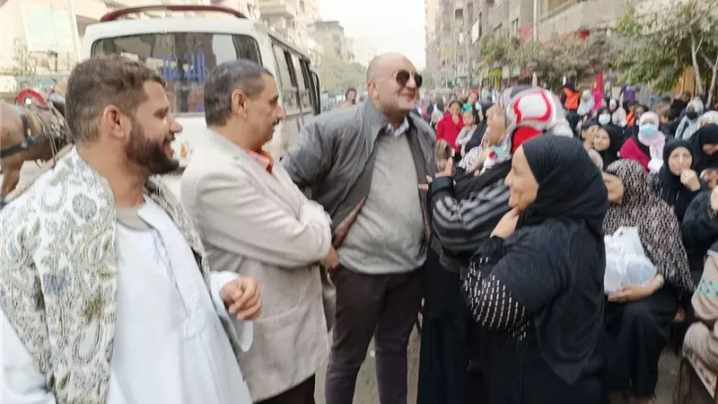النائب عمرو حجاج يدشن نقطتين تمركز ببولاق الدكرور للتسهيل عملية الاقتراع على الناخبين