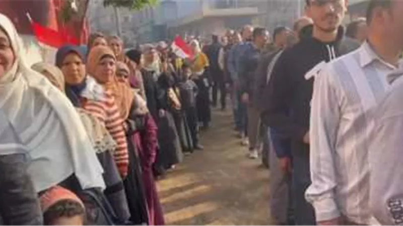 المواطنين يصطفون أمام اللجان الانتخابية للإدلاء بأصواتهم بالبحيرة