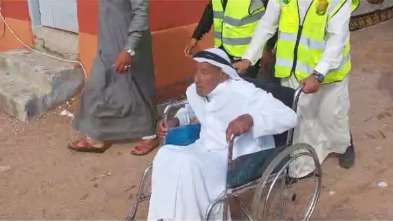 أحد أكبر مشايخ مدينة دهب.. حريص على المشاركة في الانتخابات الرئاسية 2024 (صور)