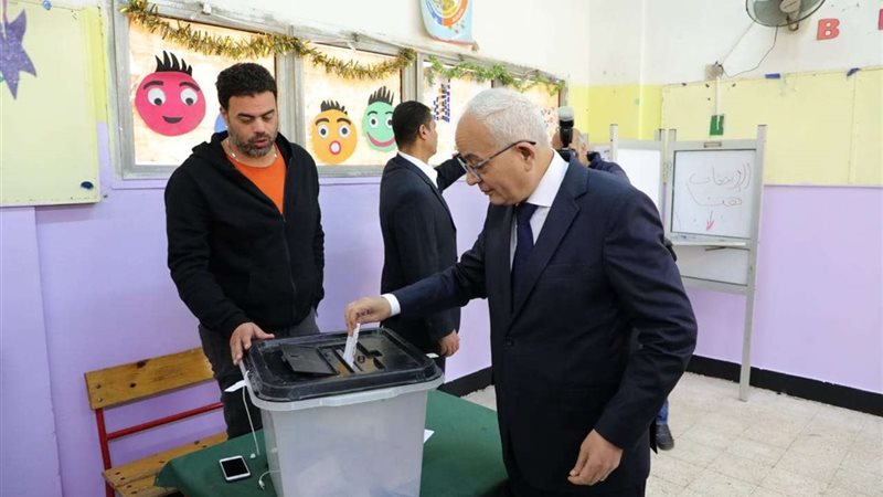 وزير التعليم يدلي