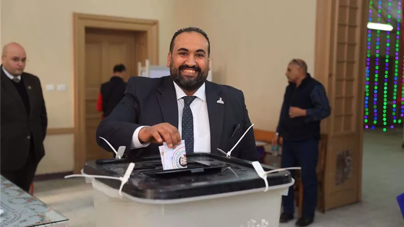 النائب محمد الرشيدي يدلى  بصوته الانتخابي ويؤكد المشاركة الكثيفة في الانتخابات تحفظ مكتسبات الوطن