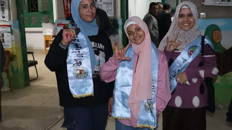 الطلاب ذوي الإعاقة بجامعة سوهاج يدلوا بأصواتهم بالإنتخابات الرئاسية لرسم مستقبل وطنهم