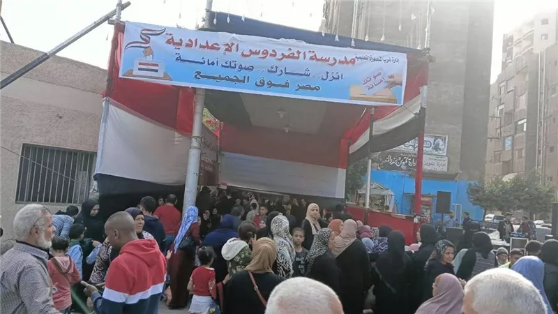 حضور كثيف للتصويت بالانتخابات الرئاسية بالدقهلية.. وإقبال نسائي كبير بمدرسة الفردوس