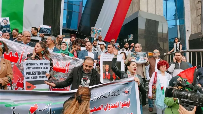 وقفة احتجاجية للصحفيين للمطالبة بوقف العدوان على الشعب الفلسطيني