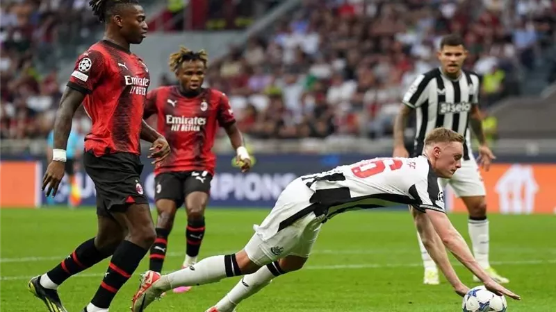 نيوكاسل يونايتد يتقدم على ميلان بهدف ويُعزز آماله في التأهل لثمن نهائي دوري الأبطال