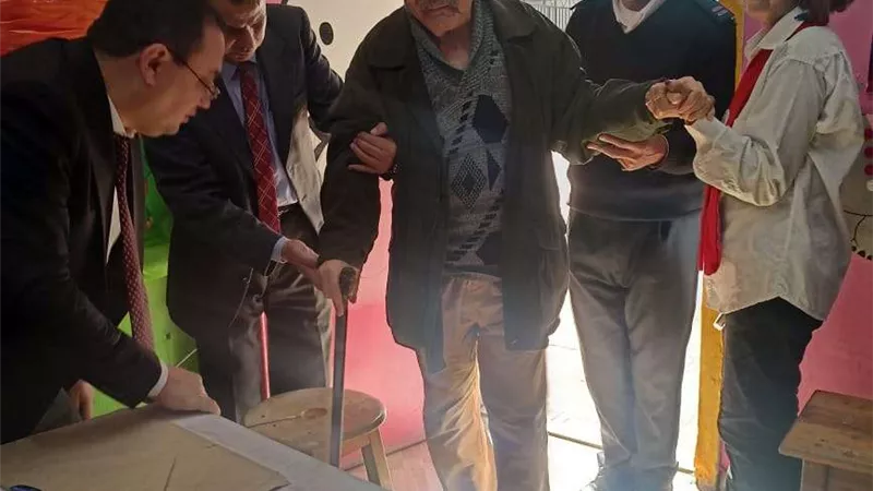 في لفتة إنسانية.. 