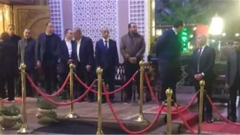 رئيس الوزراء يقدم واجب العزاء في زوج وزيرة الثقافة السابقة