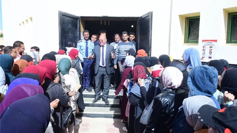 في يومها الثالث ..كثافة تصويتية بالإنتخابات الرئاسية من طلاب جامعة سوهاج بلجان مدينة سوهاج الجديدة