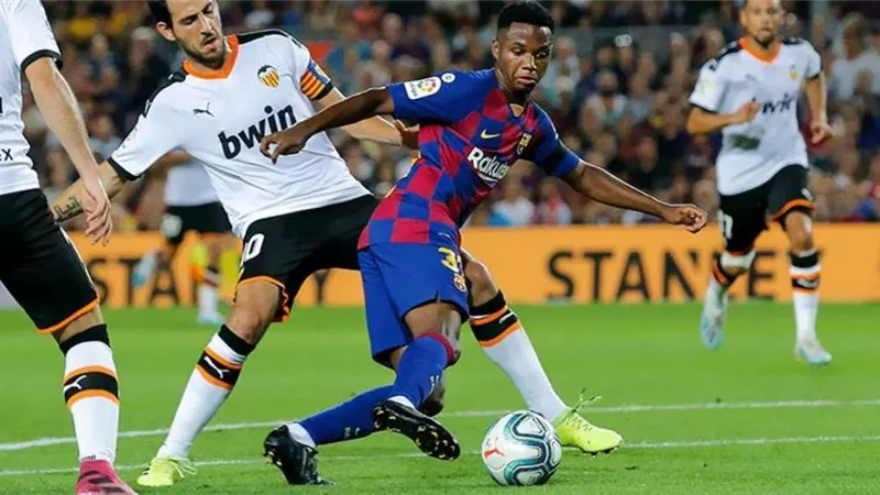 الليلة.. برشلونة يحل ضيفًا ثقيلاً على فالنسيا في الدوري الإسباني