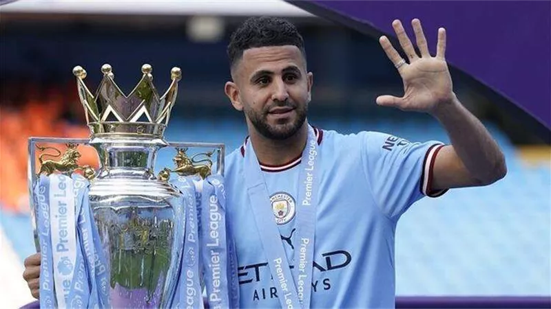 خاص| صحفي جزائري: عدم حصول محرز على لقب أفضل لاعب في أفريقيا 