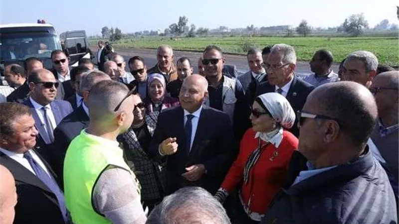 وزير النقل يؤكد على أهمية طريق «كفر الشيخ - دسوق الحر»
