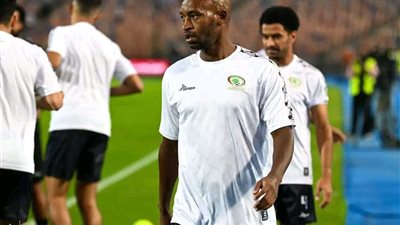 لاعبو الزمالك يُعاينون أرضية ملعب 11 نوفمبر قبل مواجهة ساجرادا