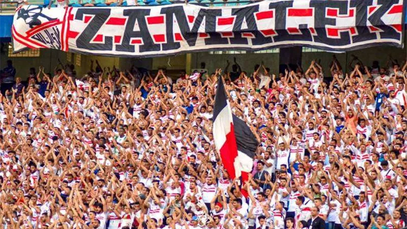 سفيرة مصر في أنجولا تتواجد في المدرجات لدعم الزمالك أمام ساجرادا