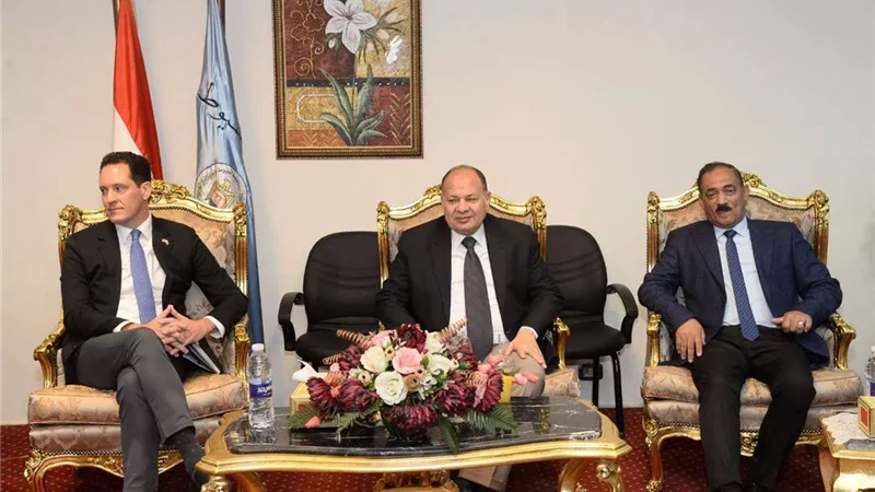 محافظ أسيوط ومدير الوكالة الأمريكية للتنمية الدولية يفتتحان المركز الإعلامي بمركز التدريب