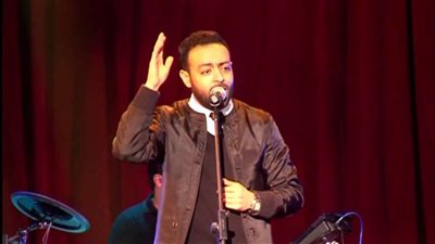 تامر عاشور يحيي أجواء الكريسماس بحفل غنائي مميز في هذا الموعد