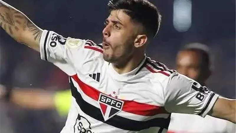 فابريزيو رومانو: باريس سان جيرمان ينجح في التعاقد مع نجم ساو باولو