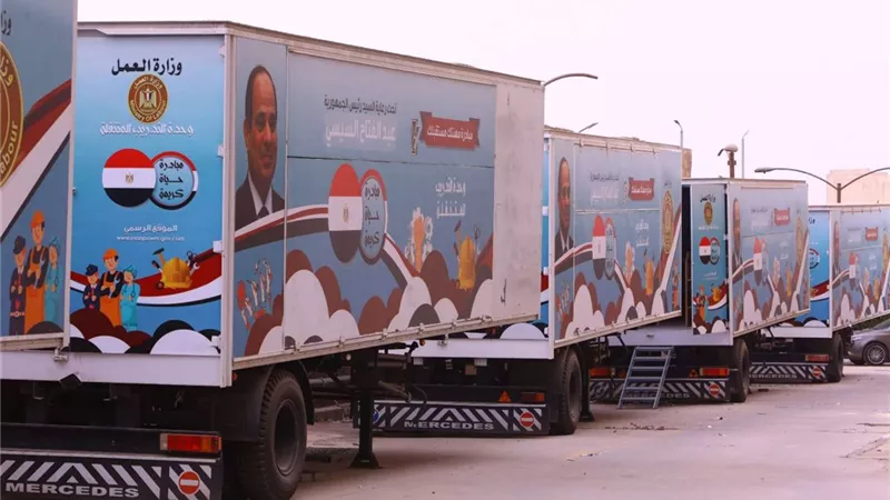 «العمل» تنشر صور 10 عربات تدريب جديدة جاهزة للانطلاق إلى عدة محافظات
