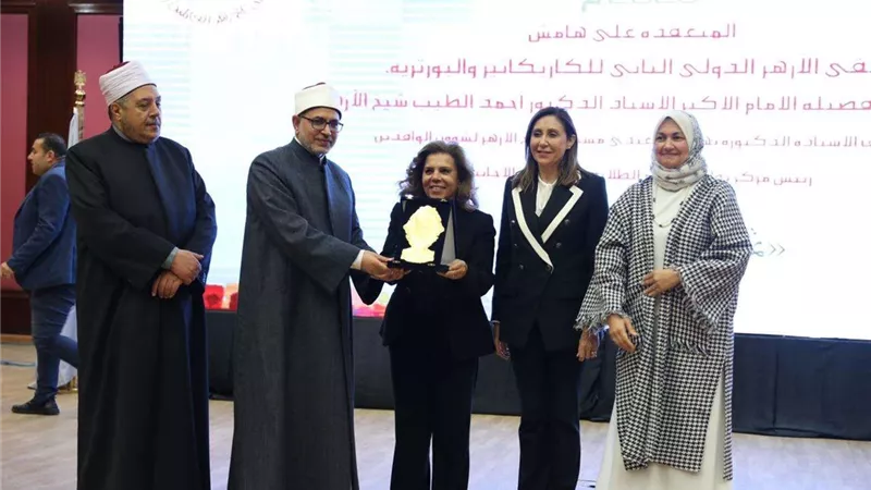 رئيس جامعة الأزهر يشارك في تكريم الفائزين في ملتقى الأزهر للكاريكاتير