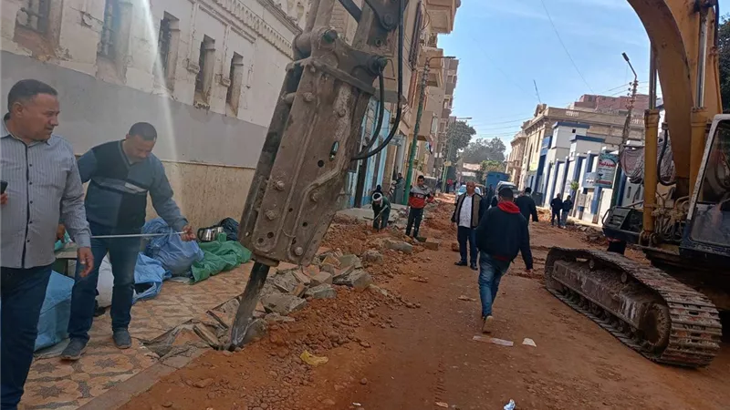 محافظ أسيوط: تسوية شوارع منفلوط تمهيدًا لرصفها ضمن خطة التطوير