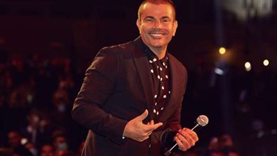 مفاجأة لعشاق الهضبة.. عمرو دياب يطرح أولى أغاني ألبومه الجديد «بيوحشنا»