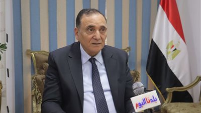 أحمد الزيني يكشف أسباب ارتفاع مواد البناء.. نستورد خام الحديد ومصانع الأسمنت ملزمة بكوتة إنتاج