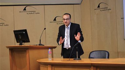 خبير اقتصادي: الذهب لن يرتفع في 2024.. وموقفه مرهون بالأسهم الامريكية