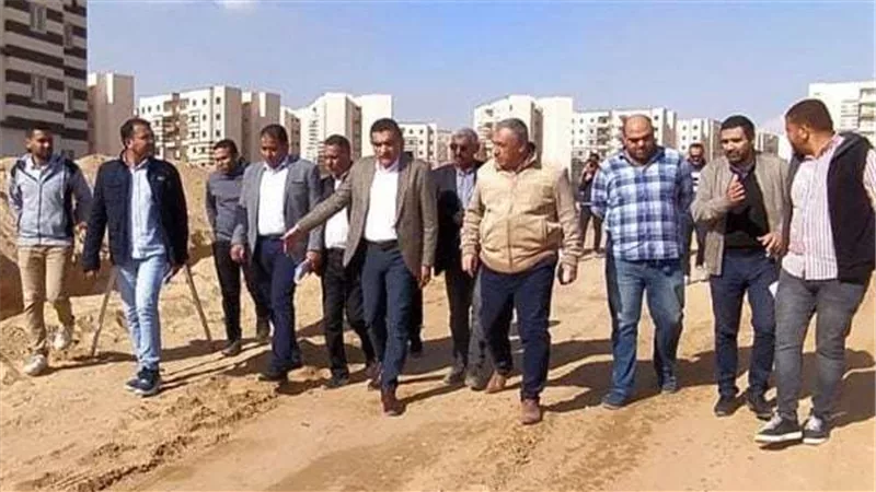 مسئولو «الإسكان» يتفقدون مشروعات المرافق والطرق بحدائق العاصمة